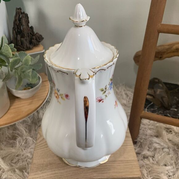 Vintage Royal Albert Bone China England Floral Jubilee Rose Coffee Pot - Picture 5 of 17